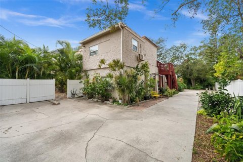 House in Saint Petersburg, Florida 3 bedrooms, 334.36 sq.m. № 1670075 - photo 14
