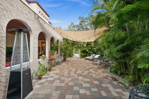 House in Saint Petersburg, Florida 3 bedrooms, 334.36 sq.m. № 1670075 - photo 10