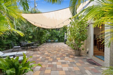 House in Saint Petersburg, Florida 3 bedrooms, 334.36 sq.m. № 1670075 - photo 8