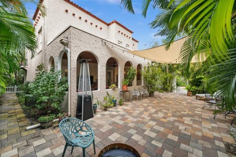 House in Saint Petersburg, Florida 3 bedrooms, 334.36 sq.m. № 1670075 - photo 5