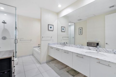 Купить кондоминиум в Майами, Флорида 2 спальни, 99.03м2, № 1794495 - фото 9