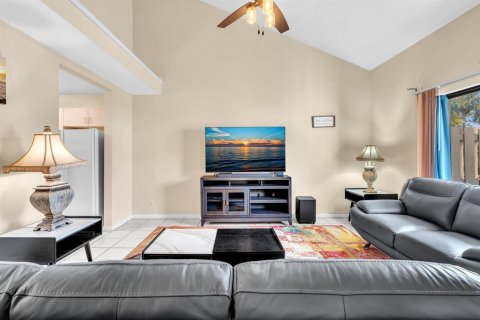 Adosado en alquiler en Sunrise, Florida, 3 dormitorios, 140.47 m2 № 2084777 - foto 5