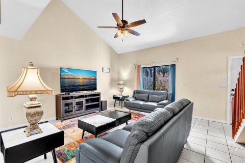 Adosado en alquiler en Sunrise, Florida, 3 dormitorios, 140.47 m2 № 2084777 - foto 4