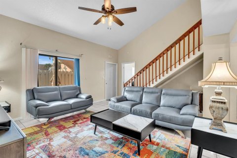 Adosado en alquiler en Sunrise, Florida, 3 dormitorios, 140.47 m2 № 2084777 - foto 3