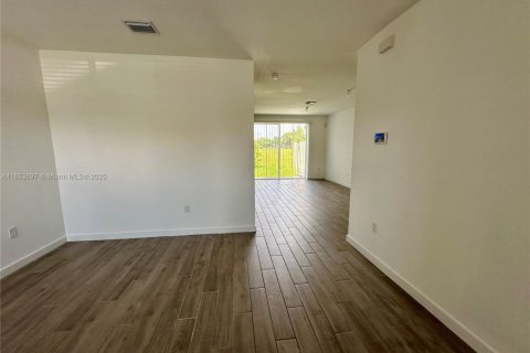 Touwnhouse à louer à Homestead, Floride: 3 chambres, 120.96 m2 № 2016982 - photo 7