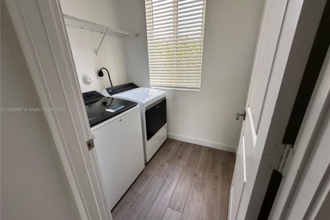 Touwnhouse à louer à Homestead, Floride: 3 chambres, 120.96 m2 № 2016982 - photo 8