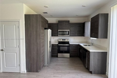 Touwnhouse à louer à Homestead, Floride: 3 chambres, 120.96 m2 № 2016982 - photo 4