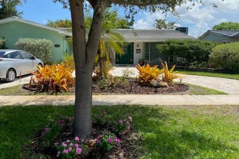 House in Hollywood, Florida 3 bedrooms, 211.26 sq.m. № 1872330 - photo 1