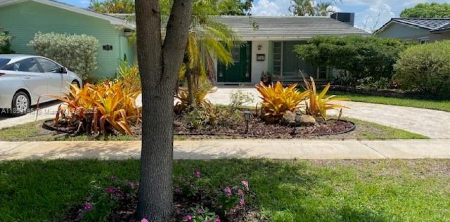 House in Hollywood, Florida 3 bedrooms, 211.26 sq.m. № 1872330
