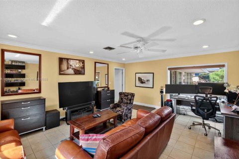House in Hollywood, Florida 3 bedrooms, 211.26 sq.m. № 1872330 - photo 24