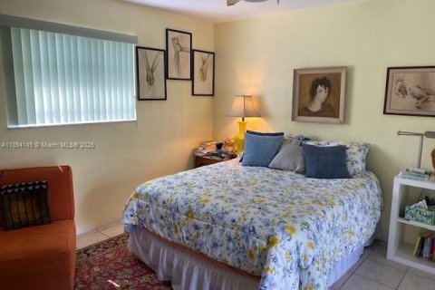 House in Hollywood, Florida 3 bedrooms, 211.26 sq.m. № 1872330 - photo 11