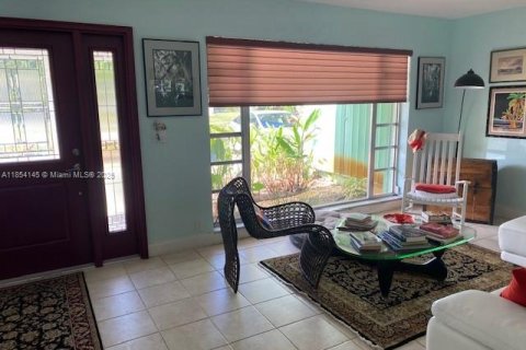 House in Hollywood, Florida 3 bedrooms, 211.26 sq.m. № 1872330 - photo 9