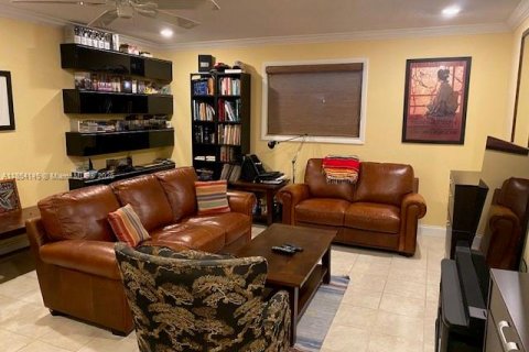 House in Hollywood, Florida 3 bedrooms, 211.26 sq.m. № 1872330 - photo 4