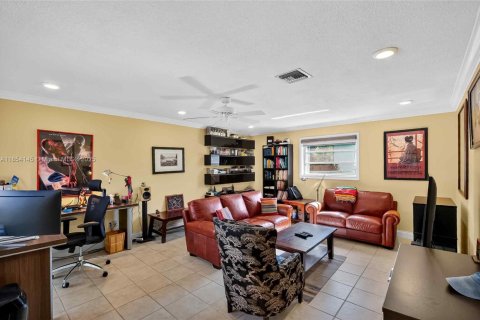House in Hollywood, Florida 3 bedrooms, 211.26 sq.m. № 1872330 - photo 22