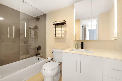 Condo in Fort Lauderdale, Florida, 2 bedrooms  № 2382705 - photo 16