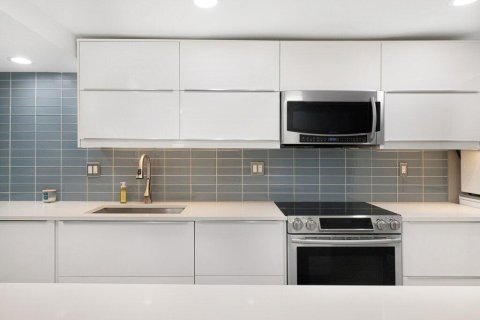 Condo in Fort Lauderdale, Florida, 2 bedrooms  № 2382705 - photo 8