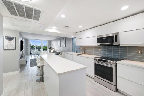 Condo in Fort Lauderdale, Florida, 2 bedrooms  № 2382705 - photo 6
