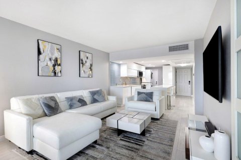 Condo in Fort Lauderdale, Florida, 2 bedrooms  № 2382705 - photo 11