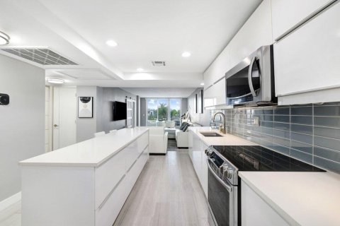 Condo in Fort Lauderdale, Florida, 2 bedrooms  № 2382705 - photo 3