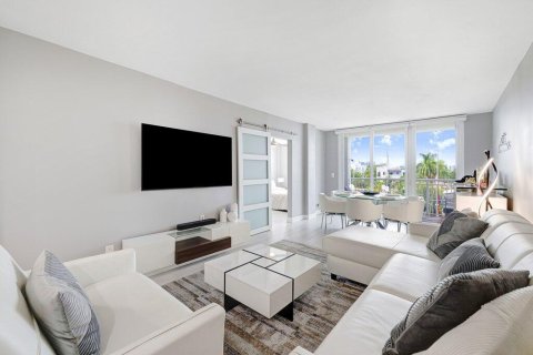Condo in Fort Lauderdale, Florida, 2 bedrooms  № 2382705 - photo 5
