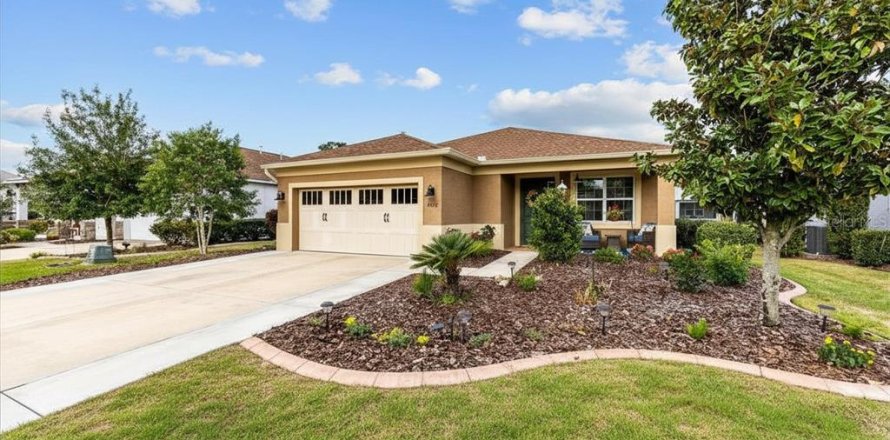 House in Ocala, Florida 4 bedrooms, 174.1 sq.m. № 2151448