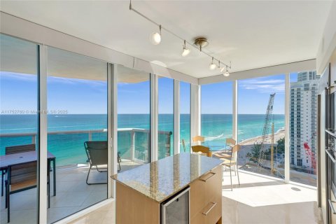 Condo in Sunny Isles Beach, Florida, 4 bedrooms  № 1503401 - photo 19