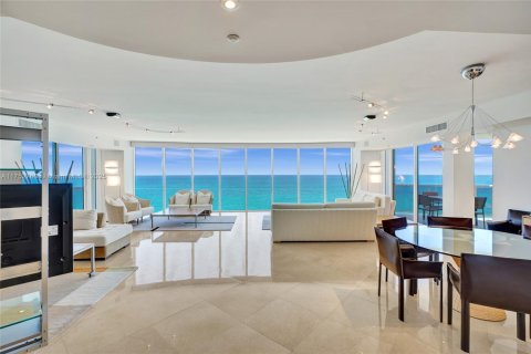 Condo in Sunny Isles Beach, Florida, 4 bedrooms  № 1503401 - photo 9
