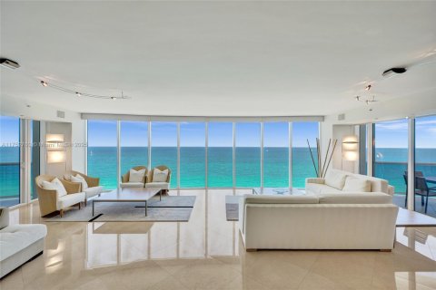 Condo in Sunny Isles Beach, Florida, 4 bedrooms  № 1503401 - photo 1