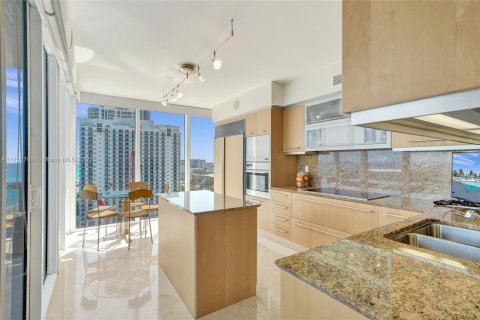 Condo in Sunny Isles Beach, Florida, 4 bedrooms  № 1503401 - photo 18