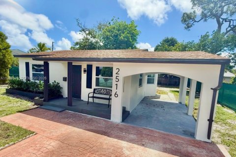 Дом в Холливуд, Флорида 3 спальни, 109.35м2 № 2060884