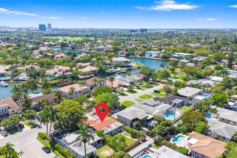 House in Hollywood, Florida 3 bedrooms, 135.64 sq.m. № 1863714 - photo 1