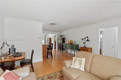 House in Hollywood, Florida 3 bedrooms, 135.64 sq.m. № 1863714 - photo 6