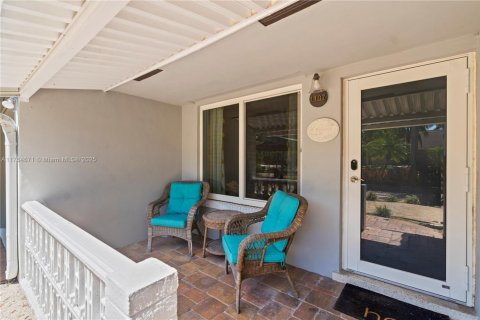 House in Hollywood, Florida 3 bedrooms, 135.64 sq.m. № 1863714 - photo 4