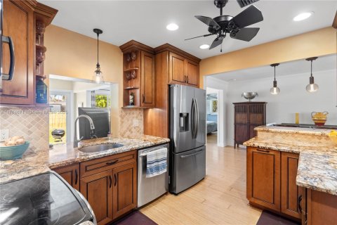 House in Hollywood, Florida 3 bedrooms, 135.64 sq.m. № 1863714 - photo 14