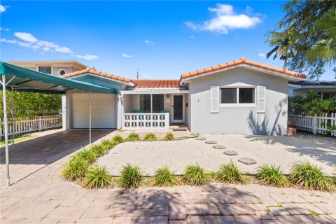House in Hollywood, Florida 3 bedrooms, 135.64 sq.m. № 1863714 - photo 2