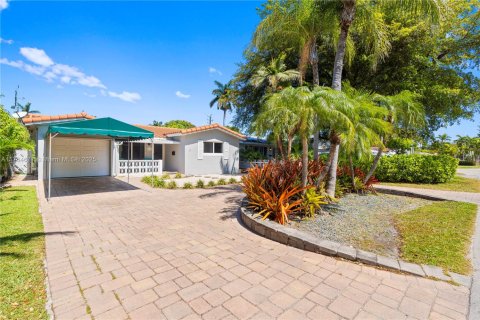 House in Hollywood, Florida 3 bedrooms, 135.64 sq.m. № 1863714 - photo 3