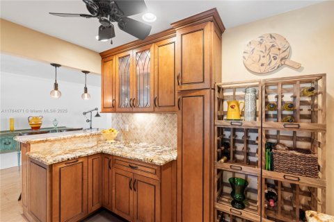House in Hollywood, Florida 3 bedrooms, 135.64 sq.m. № 1863714 - photo 15