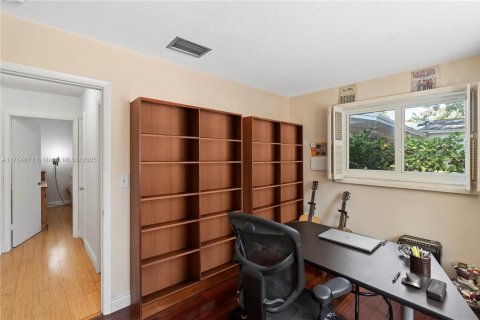 House in Hollywood, Florida 3 bedrooms, 135.64 sq.m. № 1863714 - photo 26