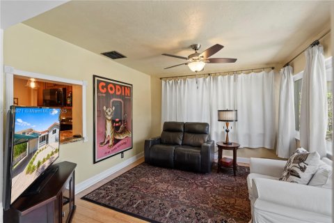 House in Hollywood, Florida 3 bedrooms, 135.64 sq.m. № 1863714 - photo 20