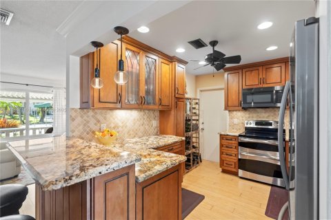 House in Hollywood, Florida 3 bedrooms, 135.64 sq.m. № 1863714 - photo 12