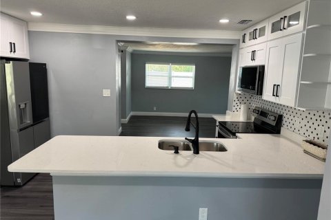 House in Tampa, Florida 3 bedrooms, 130.43 sq.m. № 1656964 - photo 5