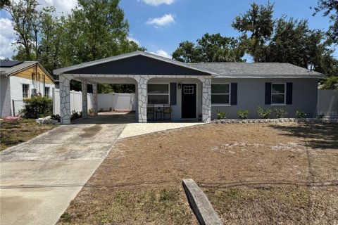 House in Tampa, Florida 3 bedrooms, 130.43 sq.m. № 1656964 - photo 1