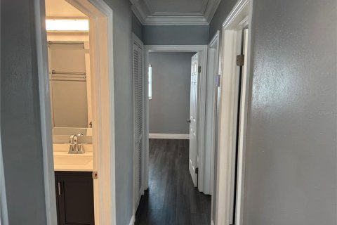 House in Tampa, Florida 3 bedrooms, 130.43 sq.m. № 1656964 - photo 16
