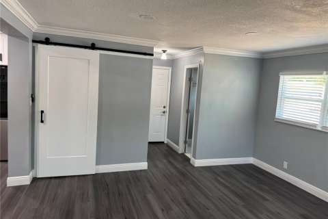 House in Tampa, Florida 3 bedrooms, 130.43 sq.m. № 1656964 - photo 9