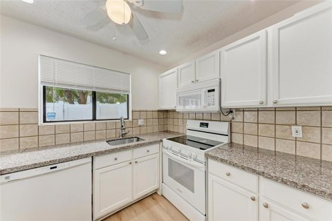 Condo in Sarasota, Florida, 3 bedrooms  № 1918622 - photo 14