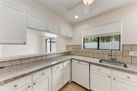 Condo in Sarasota, Florida, 3 bedrooms  № 1918622 - photo 13