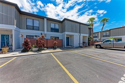 Condo in Sarasota, Florida, 3 bedrooms  № 1918622 - photo 1