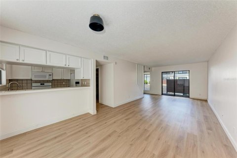 Condo in Sarasota, Florida, 3 bedrooms  № 1918622 - photo 18