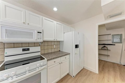 Condo in Sarasota, Florida, 3 bedrooms  № 1918622 - photo 15