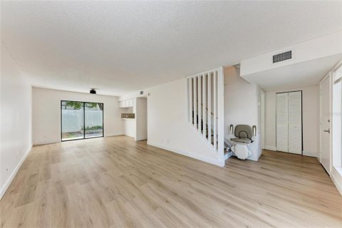Condo in Sarasota, Florida, 3 bedrooms  № 1918622 - photo 8